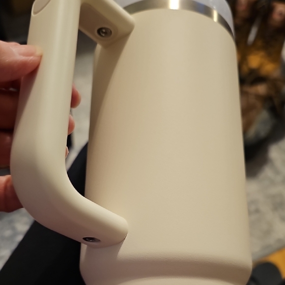 STANLEY The Quencher H2.0 Flowstate Tumbler | 30 OZ Cream, Off-White - Picture 6 of 8